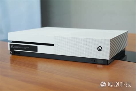 国行xbox One S开箱：再早点推出就完美了 凤凰科技