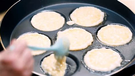 Рецепт твороженных кето сырников без муки (с подсчётом БЖУ)