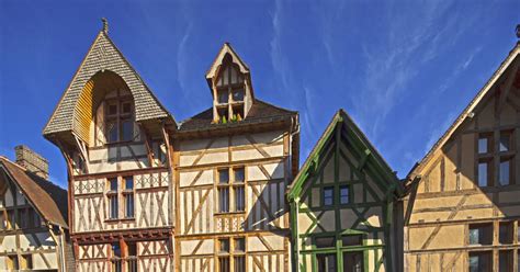 Tourisme Troyes Lincontournable Bouchon De Champagne