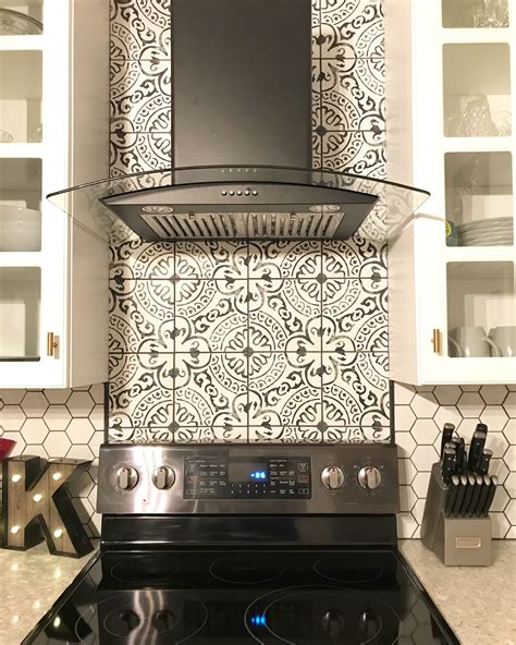 30 Tiled Range Hood Ideas DECOOMO