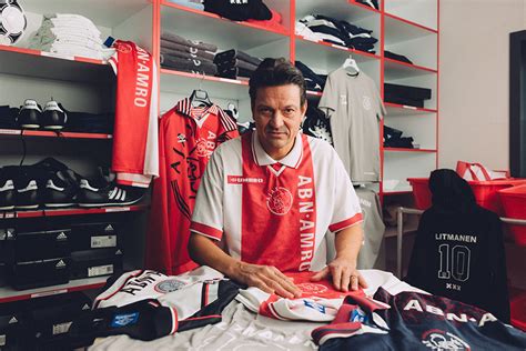 Ajax Lanceert Jari Litmanen Collectie