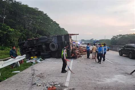 KRONOLOGI Kecelakaan Karambol Ruas Tol Batang Semarang Sore Ini