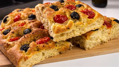 Italienische Focaccia Mit Kirchtomaten Und Oliven International Vegan