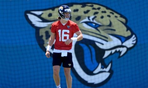 Qb Trevor Lawrence Signs 368m Rookie Contract With Jags