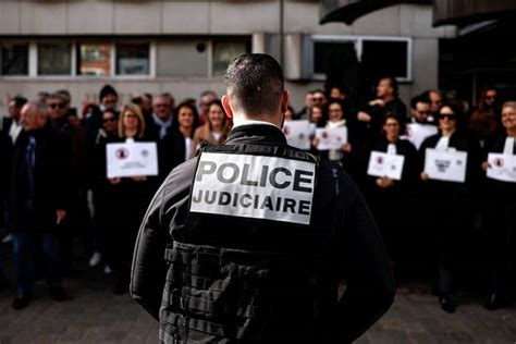 Réforme de la PJ policiers et magistrats dans la rue contre l