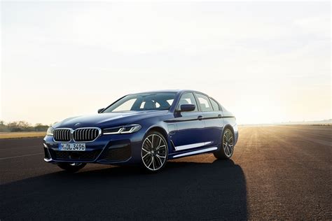 2023 BMW 5 Series Hybrid - Review | CarBuzz