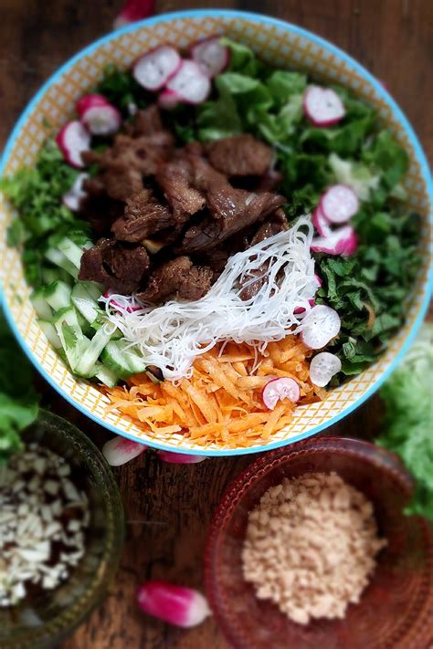 Easy Vietnamese Beef Noodle Salad recipe - simple easy cuisine