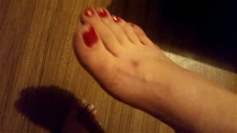 Nachbars F E Necken Sexy Lange Milf F E Spielen Mit Den Zehen Xhamster