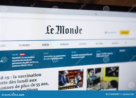 Selective Blur On The Logo Of Le Monde On Their Digital Version The