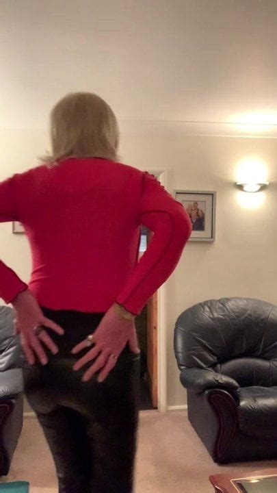 Kazzie In The Lounge British Shemale Mature Porn XHamster