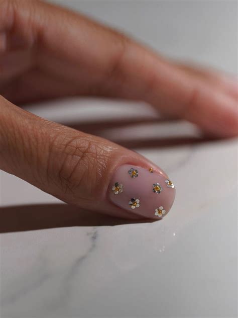 Pin by Pinner on Nail Art | Floral nails, Chic nails, Stylish nails