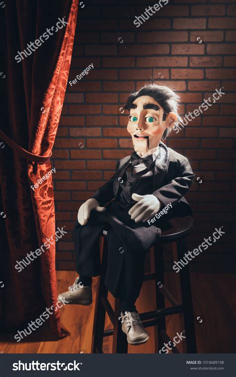 Creepy Ventriloquist Dummy Green Eyes Sitting库存照片1019689198 Shutterstock