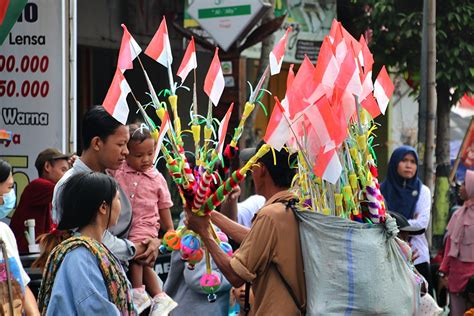 InfoPublik PENJUAL BENDERA MERAH PUTIH