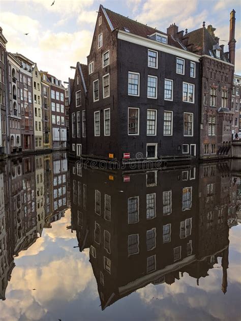 Canais E Casas Da Cidade De Amesterd Na Holanda Pa Ses Baixos Imagem