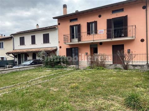 Vendita Villa Unifamiliare In Via Xxv Aprile San C Gualdo Tadino Buono