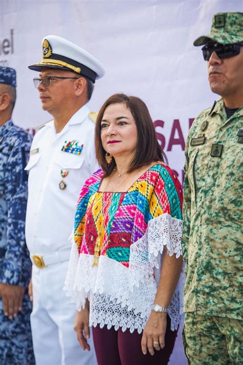 Encabeza Juanita Alonso Ceremonia Para El Inicio Del Desfile C Vico