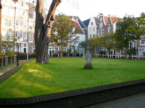 Discover Amsterdam's Begijnhof - An oasis of peace in the city centre