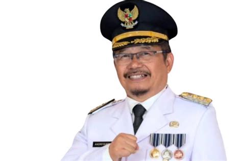 Pj Bupati Pasuruan Andriyanto Terima Penghargaan Ati Sebagai Tokoh