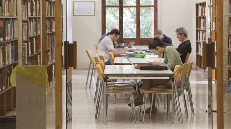 De Elísabet Benavent a Pérez Reverte las bibliotecas valencianas