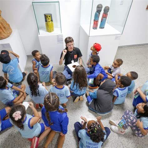 Programa Leva Estudantes Para Visitas Guiadas No Museu De Arte De