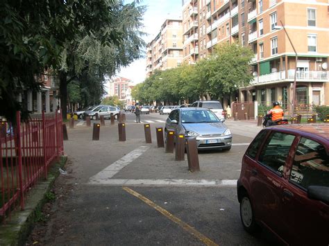 San Donato Milanese Via Di Vittorio Auto Parcheggiata … Flickr