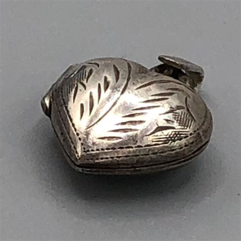 Antique Sterling Silver Etched Puffy Heart Locket Gem