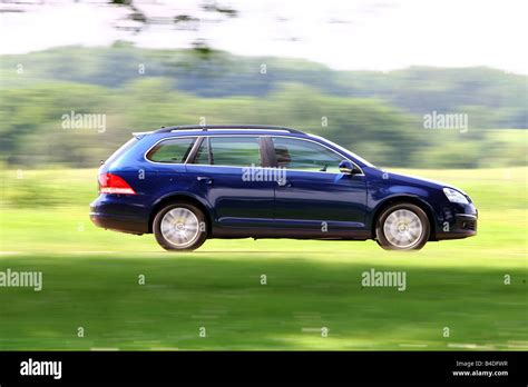 VW Volkswagen Golf Variant 1.9 TDI Comfortline, model year 2007-, blue ...