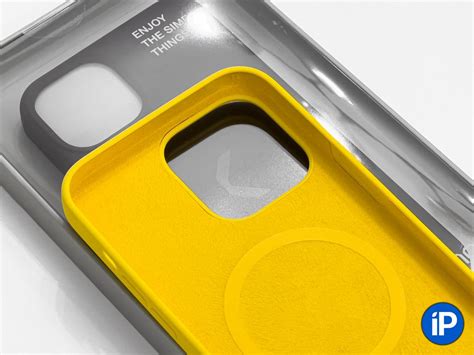 Overview of Commo cases from Yandex for iPhone with MagSafe. Yellow is ...