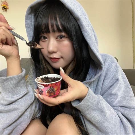 山下恵奈さんのインスタグラム写真 山下恵奈instagram「最近涼しい日が増えてパーカー着れるの嬉しい〜🌬♡ ⁡ ハーゲンダッツから