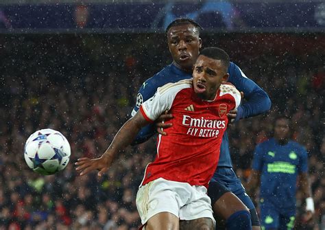 Arsenal Thrash Psv On Champions League Return Reuters