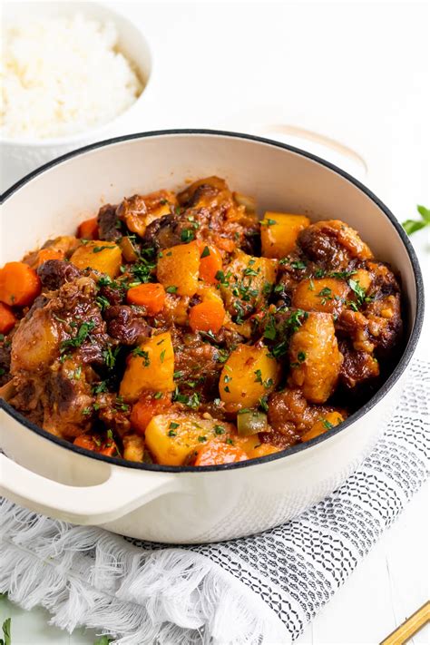 Tender & Juicy Rabo Encendido (Cuban Oxtail Stew) - A Sassy Spoon