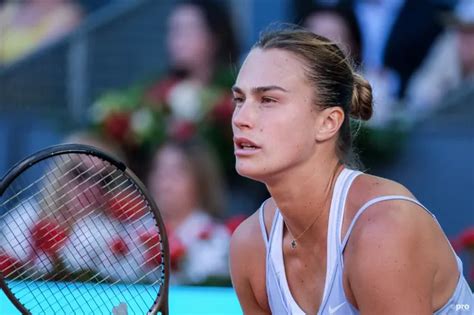 Video Sabalenka Takes A Bow As Kostyuk Booed For Not Shaking Hands By