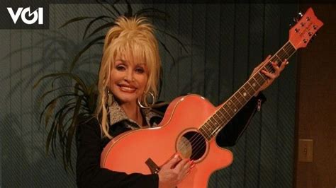 Dolly Partons Life Story Will Be Shown On Broadway Starting 2026