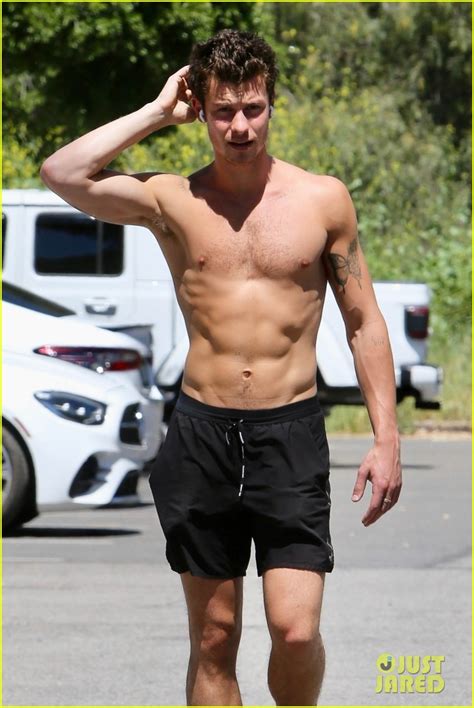 Shawn Mendes Shows Off His Super Toned Six Pack During Shirtless Hike