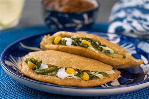 Quesadillas De Rajas Con Queso