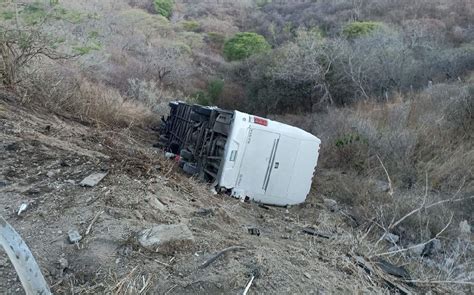 Cae Cami N En Autopista Guadalajara Tepic Y Deja Lesionados