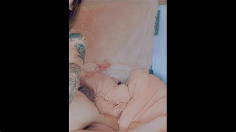 Reneeluvs Plays With Her PETTY PINK PUSSY Till She CUMS