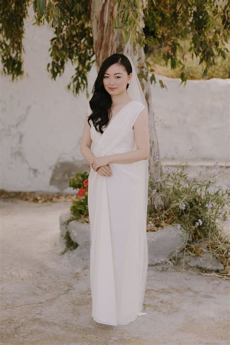 8 Simple Wedding Dress Ideas For The Minimalist Bride Bridestory Blog