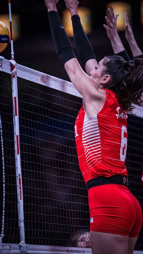 Saliha Şahin Voleybol oyuncuları Voleybol resimleri Voleybol