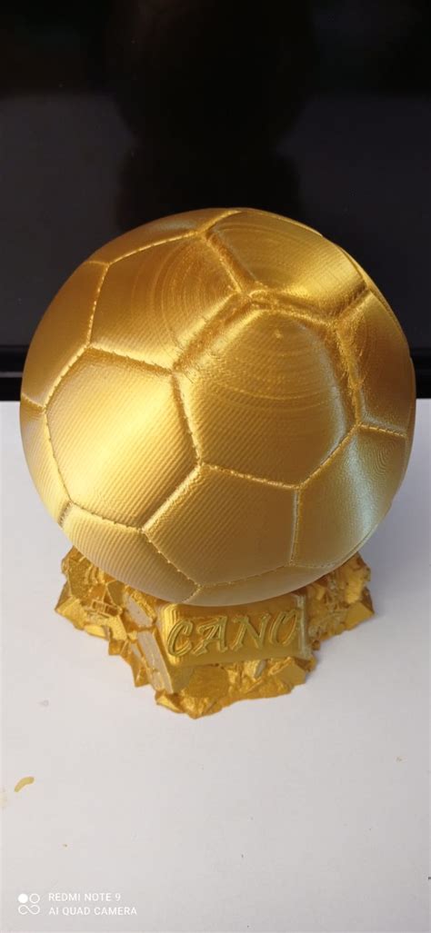 Fichier STL Trophée du ballon d or Plan pour impression 3D à