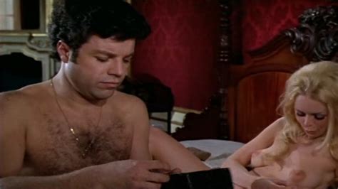 Naked Birte Tove In Romantik P Sengekanten