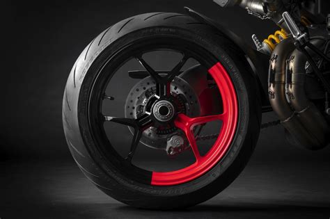 Motorrad Vergleich Ducati Hypermotard 950 RVE 2022 Vs KTM 890 Duke R 2021