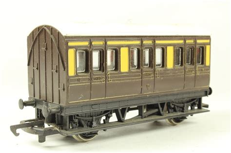 Hornby R B Wheel Composite Coach In Gwr Lined Chocolate Cream