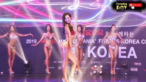 Fitness Woman Sexy Korean Bikini Sports Model On Stage Catwalk 8