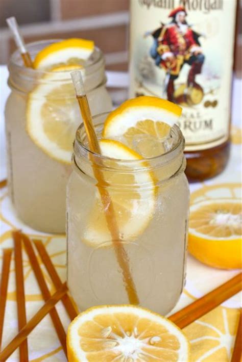 Your Southern Peach: Weekend Cheers: Honey Lemonade Cocktail