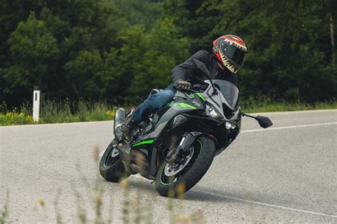 Kawasaki Ninja Zx R Im Test Power Und Pr Zision