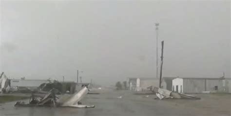 Video Un Tornado Arrasa Una Localidad En El Norte De Texas Noticias