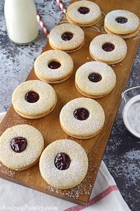 Linzer Cookie Recipe - Amira's Pantry