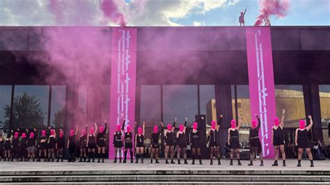 Pussy Riot Founder Channels Her Rage Against Putin Into Art Chit Chat Mugentech