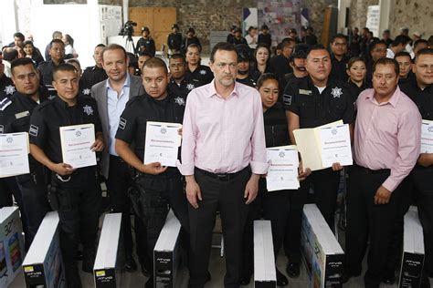 Entregan estímulos a policías destacados de Corregidora y equipamiento